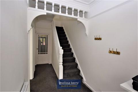 3 bedroom terraced house to rent, Gardner Road, Manchester M25