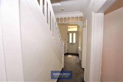 3 bedroom terraced house to rent, Gardner Road, Manchester M25