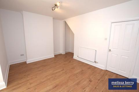 3 bedroom terraced house to rent, Ernest Street, Manchester M25