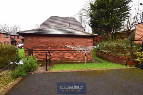 2 bedroom sheltered housing for sale, Charlton Avenue, Manchester M25