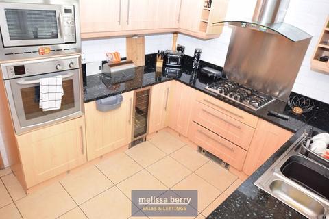 2 Bleasdale Close, Bury, BL9 8EW