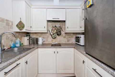 2 bedroom flat for sale, Station Street, Lewes BN7