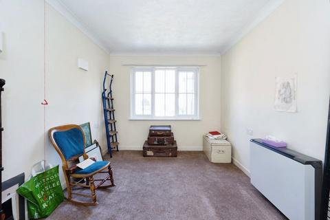 2 bedroom flat for sale, Station Street, Lewes BN7