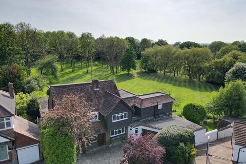 5 bedroom detached house for sale, Lyndhurst Rise, Chigwell IG7