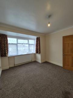 3 bedroom terraced house to rent, Firs Lane, N13