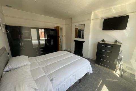 2 bedroom flat to rent, Gannon Road, Worthing