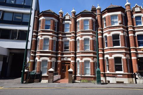 Studio to rent, St Peter's Road, Bournemouth,