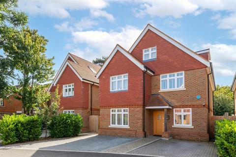 Astor Gardens, Horley, Surrey, RH6