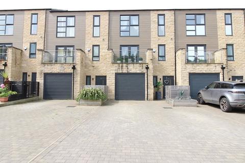 3 bedroom townhouse for sale, River View, Haworth, Keighley, BD22
