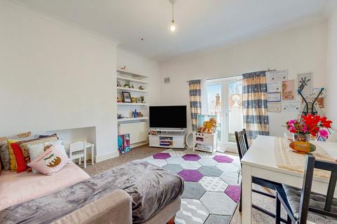 3 bedroom flat for sale, Flat 5, Minster Road NW2