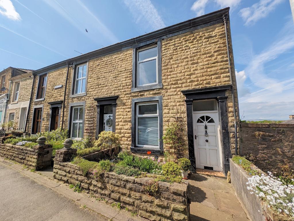 Abbey View, Billington, Clitheroe, Lancashire, BB7 9NS 2 bed end of