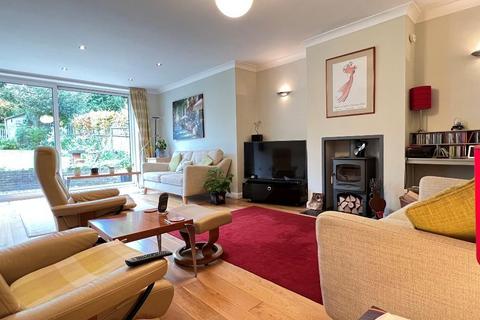 8 Clays Hill, Bramber, Steyning, BN44 3WD