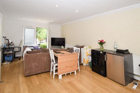 2 bedroom ground floor flat for sale, Berwick Place, Welwyn Garden City AL7