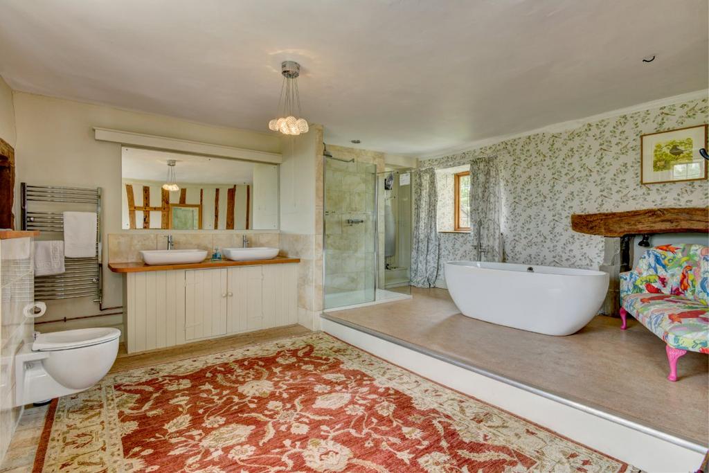 Panelled R - Ensuite