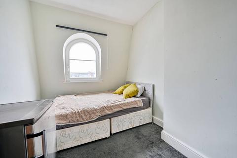 2 bedroom flat to rent, Sinclair Road, Brook Green, London, W14