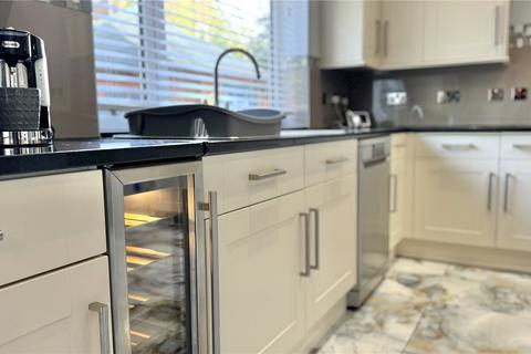 4 Maple Tree Grove, Wirral, CH60 1UR