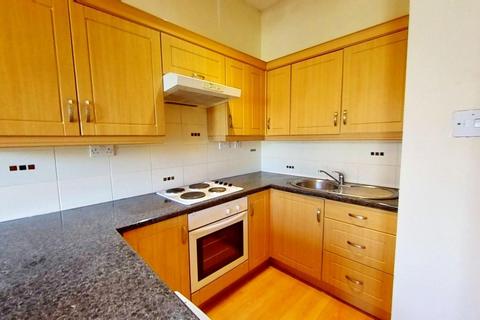 2 bedroom flat to rent, Cumbernauld Road, Dennistoun, Glasgow, G31