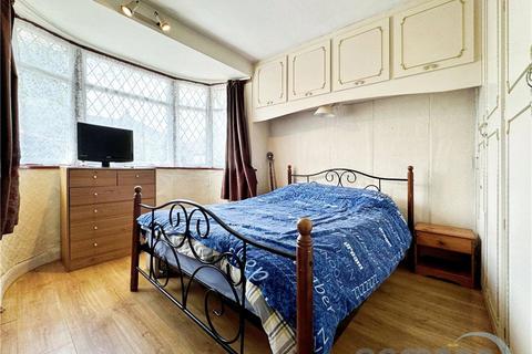 2 bedroom bungalow for sale, Gillian Close, Aldershot, Hampshire