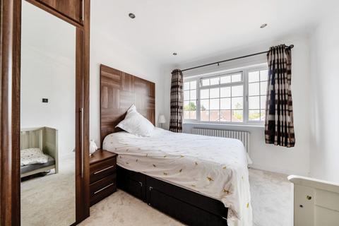 4 bedroom bungalow for sale, Lyndhurst Gardens, Pinner, Middlesex