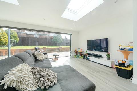 4 bedroom bungalow for sale, Lyndhurst Gardens, Pinner, Middlesex