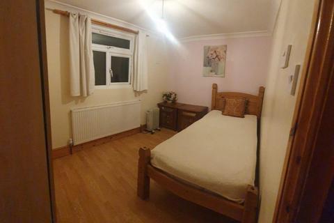 1 bedroom in a house share to rent, Double Room