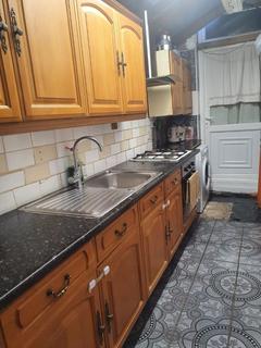 1 bedroom in a house share to rent, Double Room - 2