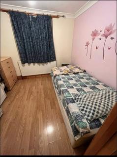 1 bedroom in a house share to rent, Large Single Room - 2