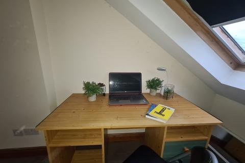 1 bedroom in a house share to rent, Cambridge Street - Loft
