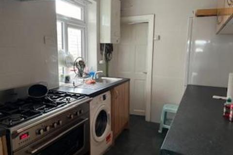 2 bedroom house to rent, Hargate Lane, West Bromwich B71