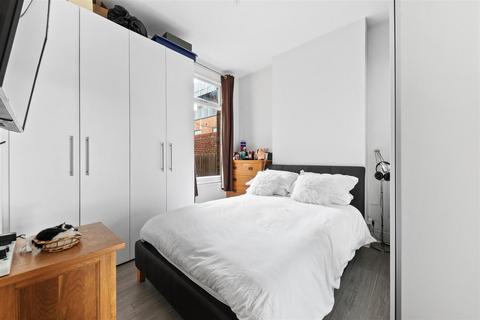 1 bedroom maisonette for sale, Pembury Road, London