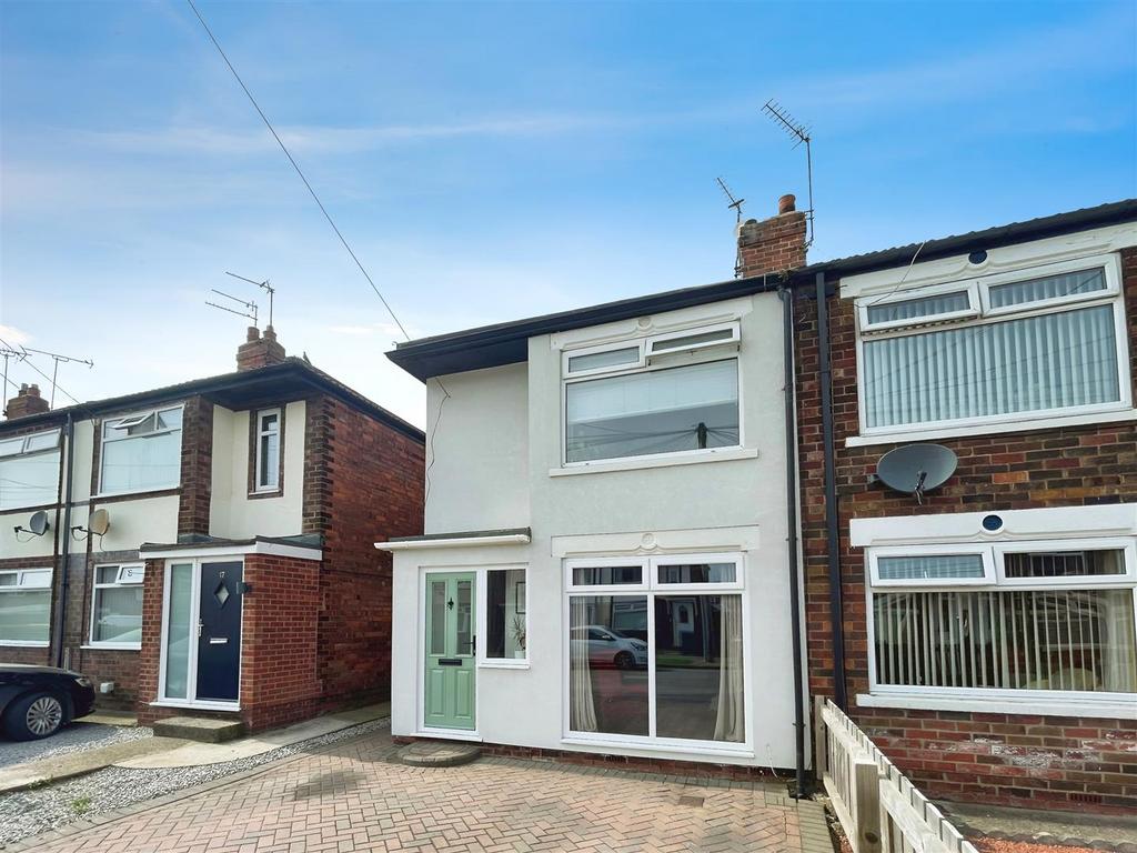 Coronation Road South, Hull HU5 2 bed end of terrace house for sale £