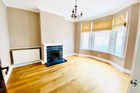 3 bedroom terraced house to rent, Holmesdale Road, London