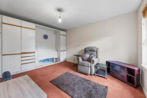 51 Shinners Close, London, SE25 5JQ