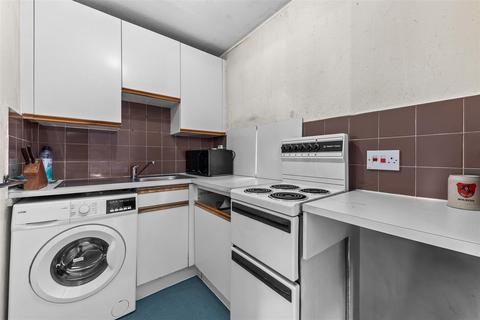 51 Shinners Close, London, SE25 5JQ