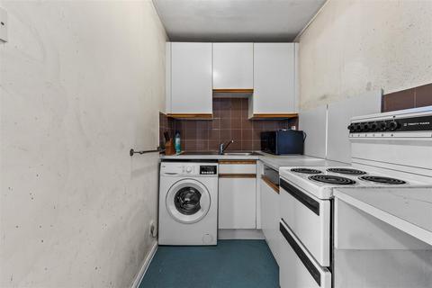 51 Shinners Close, London, SE25 5JQ