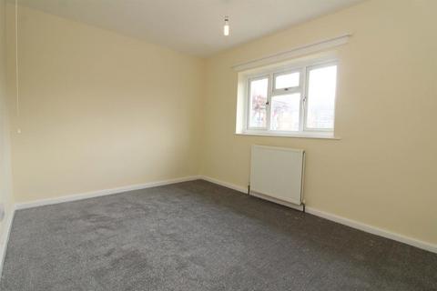 3 bedroom semi-detached house to rent, Kingsway, Wollaston