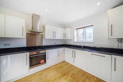 3 bedroom semi-detached house to rent, Manor Road, London