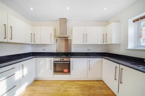3 bedroom semi-detached house to rent, Manor Road, London