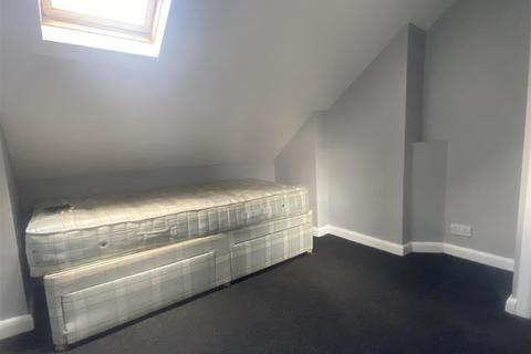 1 bedroom in a house share to rent, Bensham Manor Road, Thornton Heath