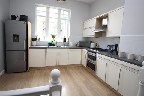 2 bedroom apartment for sale, Hertfordshire Wing, Kingsley Avenue, Fairfield SG5 4FX