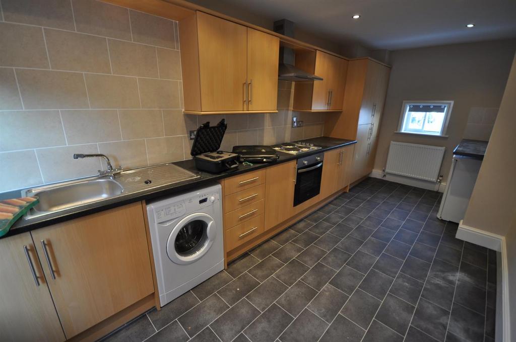 High Street, Holme Upon Spalding Moor 2 bed cottage £595 pcm (£137 pw)