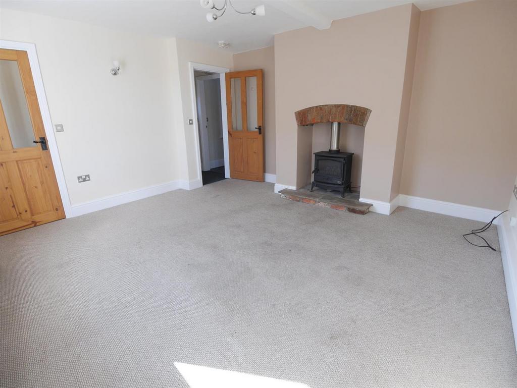 High Street, Holme Upon Spalding Moor 2 bed cottage £595 pcm (£137 pw)