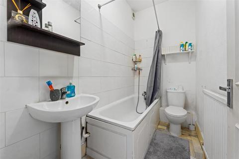 1 bedroom flat for sale, Holmesdale Road, LONDON