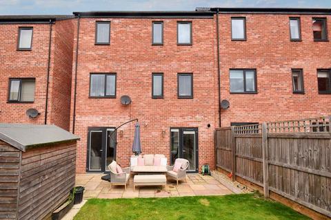 4 bedroom terraced house for sale, Fletchers Way, Allerton Bywater, Castleford, West Yorkshire