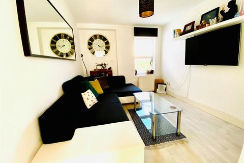 15b Suffolk Road, London, SE25 6EY