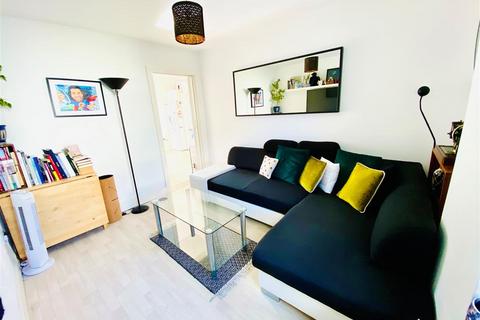 15b Suffolk Road, London, SE25 6EY