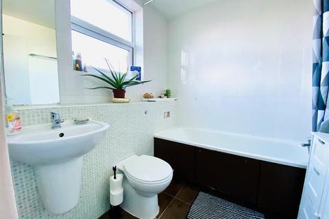 15b Suffolk Road, London, SE25 6EY