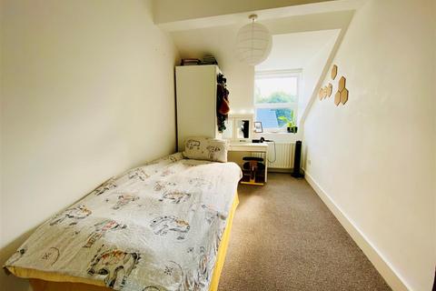 15b Suffolk Road, London, SE25 6EY