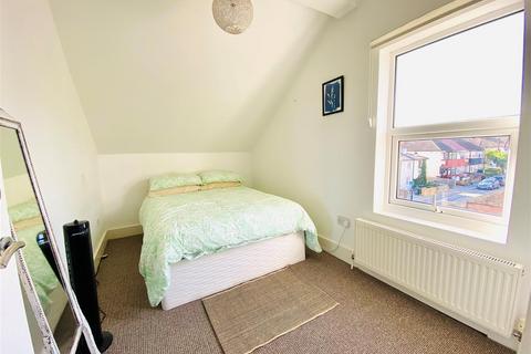 15b Suffolk Road, London, SE25 6EY