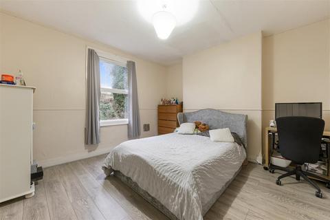 2 bedroom flat for sale, Penge, London